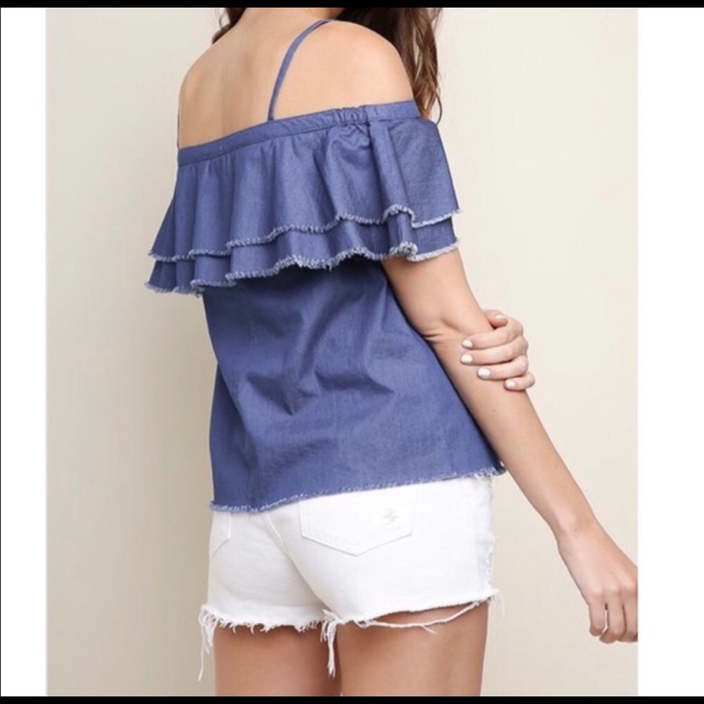 🥳HP🥳 ONE LEFT❗️Cold Shoulder Ruffle Chambray Top - Picture 2 of 4